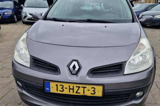 Renault Clio (2009) thumbnail 2