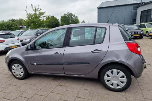 Renault Clio (2009) thumbnail 3