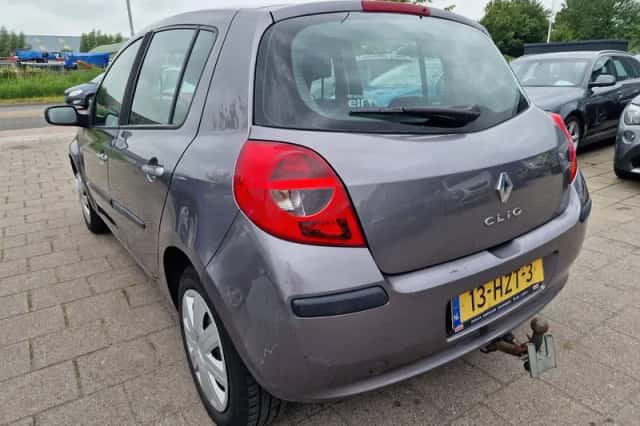 Renault Clio (2009) thumbnail 4