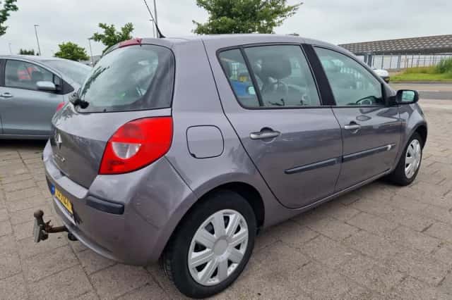 Renault Clio (2009) thumbnail 6
