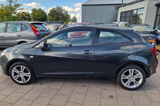 SEAT Ibiza (2010) thumbnail 3