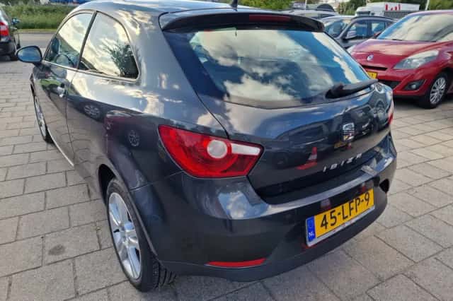 SEAT Ibiza (2010) thumbnail 4