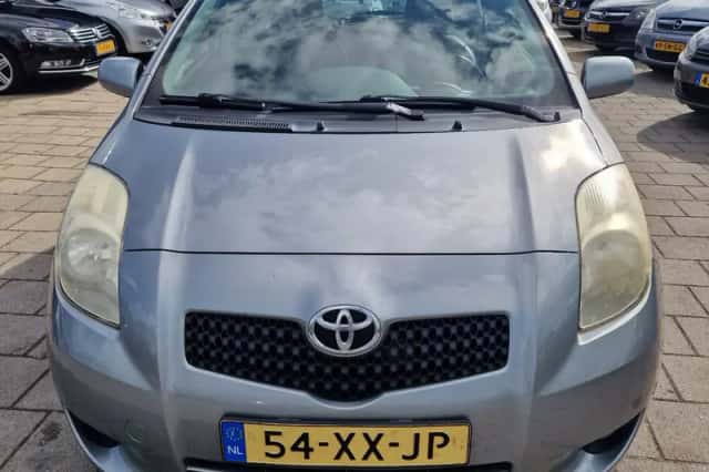 Toyota Yaris (2008) thumbnail 2