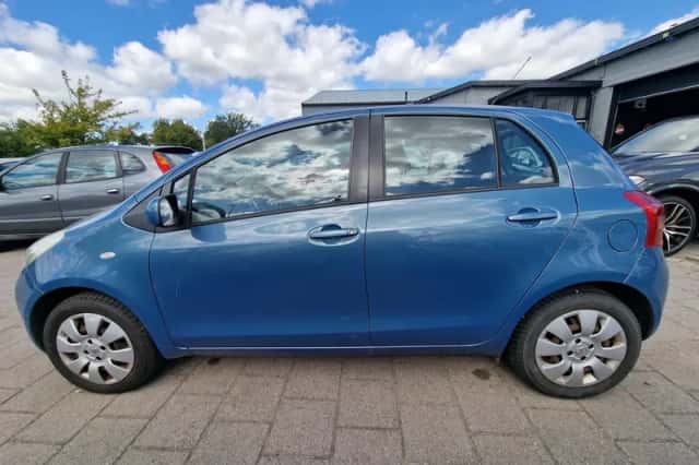 Toyota Yaris (2007) thumbnail 3