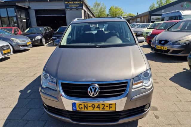 Volkswagen Touran (2007) thumbnail 2