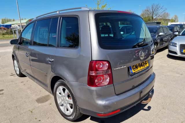 Volkswagen Touran (2007) thumbnail 4