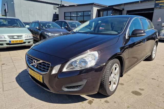 Volvo V60 (2013) thumbnail 1