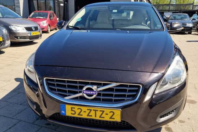 Volvo V60 (2013) thumbnail 2