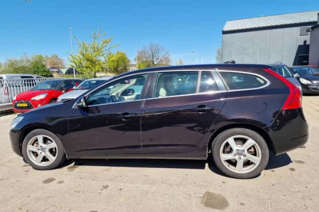 Volvo V60 (2013) thumbnail 3