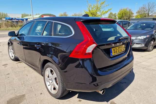 Volvo V60 (2013) thumbnail 4
