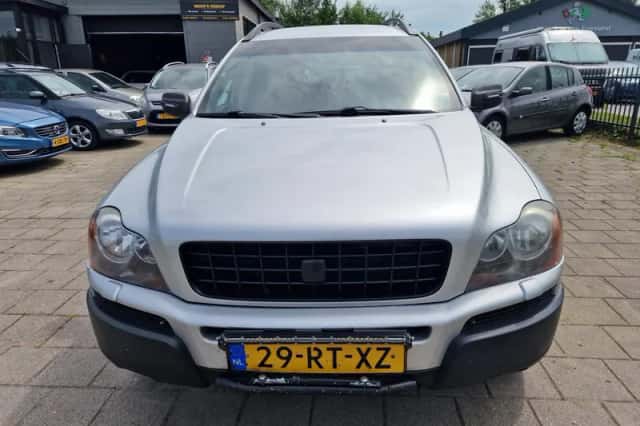 Volvo XC90 (2003) thumbnail 2