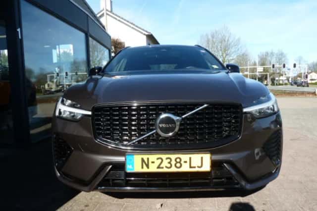 Volvo XC60 (2021) thumbnail 2