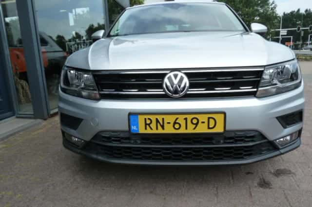 Volkswagen Tiguan (2018) thumbnail 2