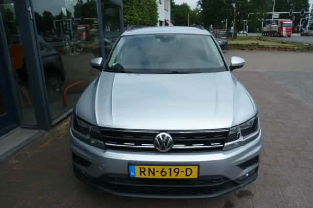 Volkswagen Tiguan (2018) thumbnail 4