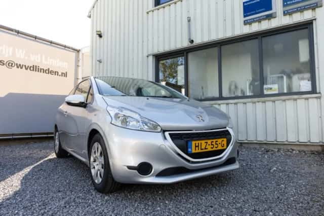 Peugeot 208 (2015) thumbnail 4