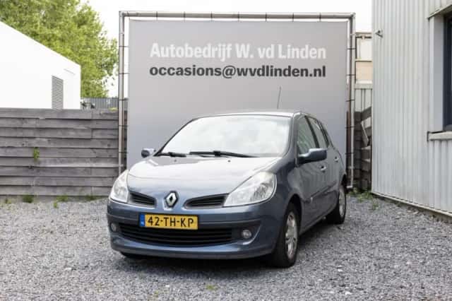 Renault Clio (2006) thumbnail 2