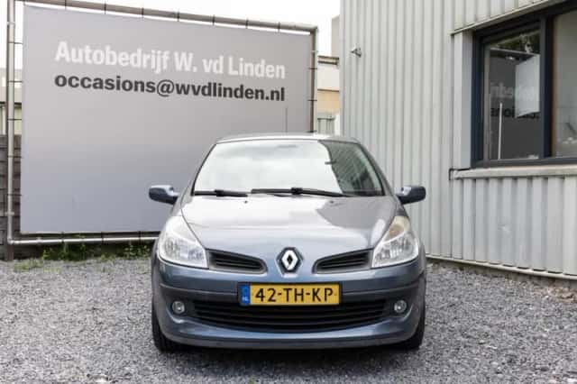 Renault Clio (2006) thumbnail 3