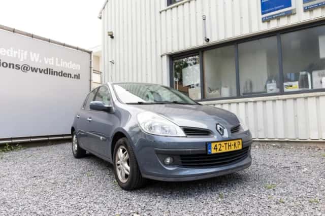 Renault Clio (2006) thumbnail 4