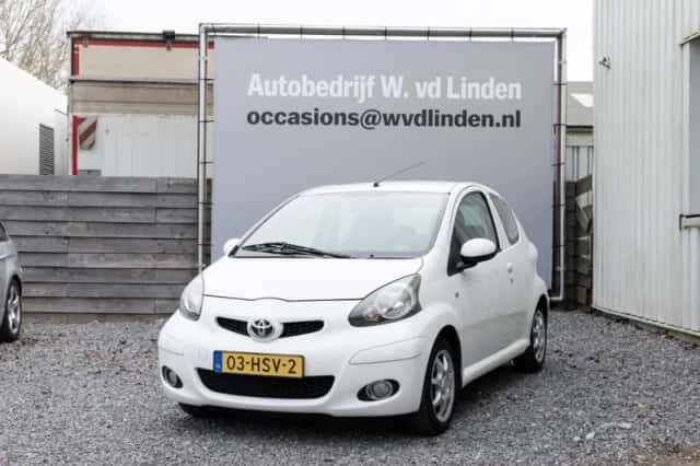 Toyota Aygo (2009) thumbnail 2