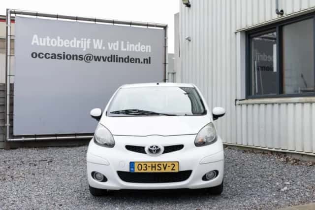 Toyota Aygo (2009) thumbnail 3