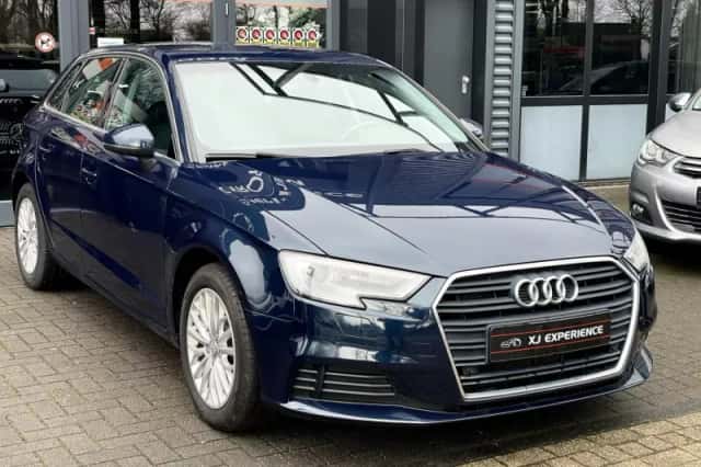 Audi A3 (2016) thumbnail 3