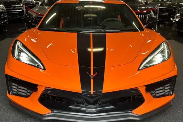 Chevrolet Corvette (2023) thumbnail 1