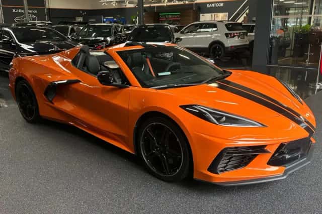 Chevrolet Corvette (2023) thumbnail 3