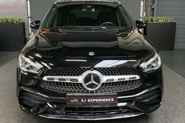 Mercedes-Benz GLA (2022) thumbnail 2