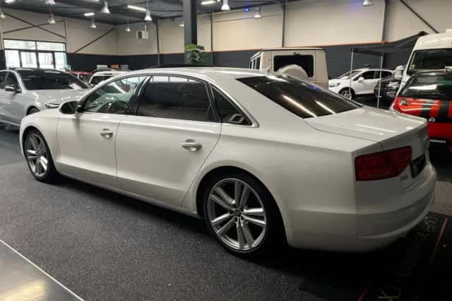Audi A8 (2012) thumbnail 5