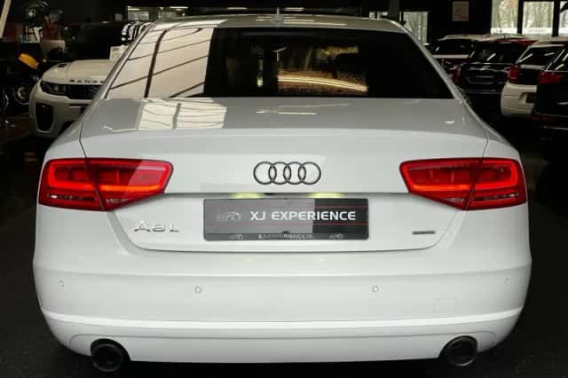 Audi A8 (2012) thumbnail 6