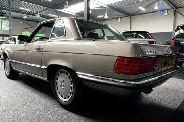 Mercedes-Benz SL-Klasse (1985) thumbnail 5
