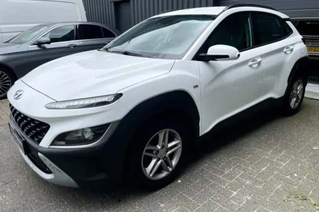 Hyundai Kona (2021) thumbnail 4