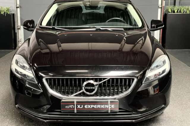 Volvo V40 (2019) thumbnail 1
