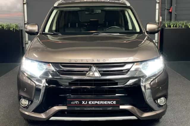 Mitsubishi Outlander (2015) thumbnail 4