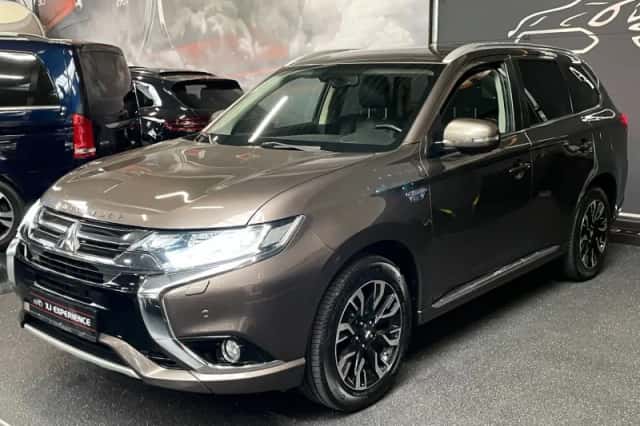 Mitsubishi Outlander (2015) thumbnail 5