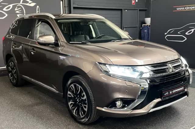 Mitsubishi Outlander (2015) thumbnail 6