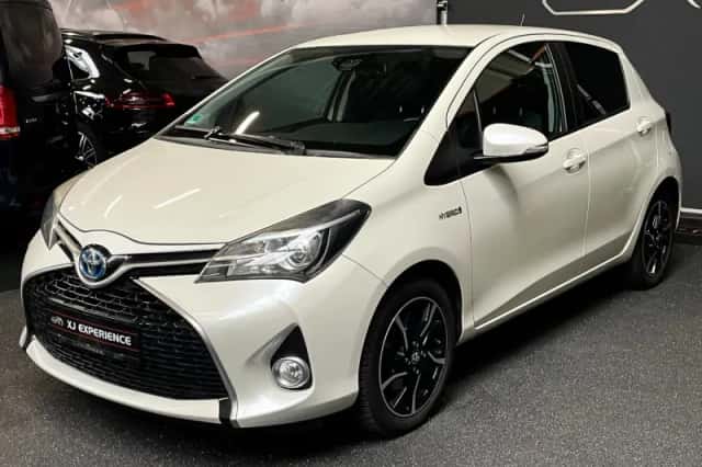 Toyota Yaris (2016) thumbnail 2