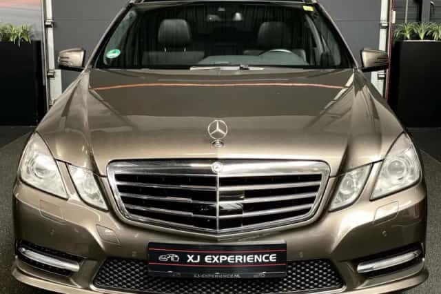 Mercedes-Benz E-Klasse (2012) thumbnail 2