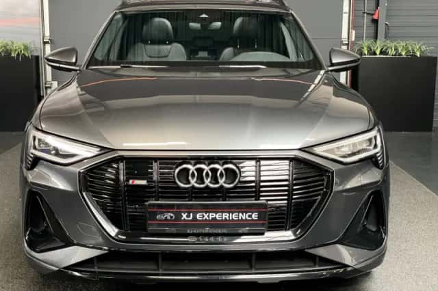 Audi e-tron (2019) thumbnail 3