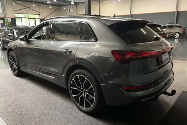Audi e-tron (2019) thumbnail 5