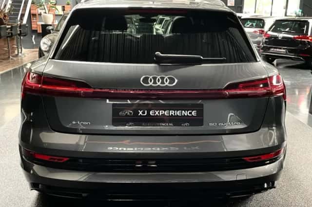 Audi e-tron (2019) thumbnail 6