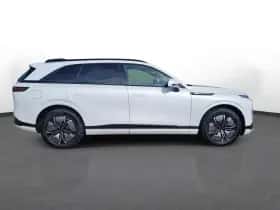 XPENG G9 (2025) thumbnail 6