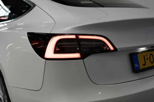Tesla Model 3 (2020) thumbnail 14