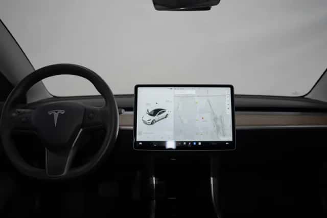 Tesla Model 3 (2020) thumbnail 15