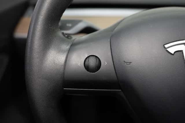Tesla Model 3 (2020) thumbnail 18