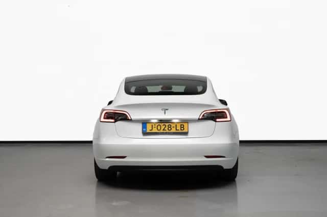 Tesla Model 3 (2020) thumbnail 4
