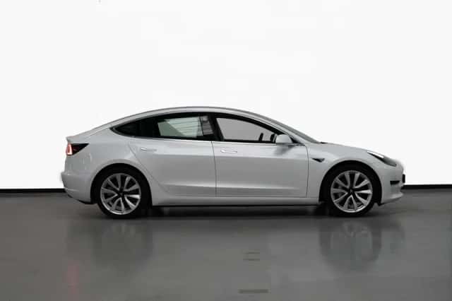 Tesla Model 3 (2020) thumbnail 5