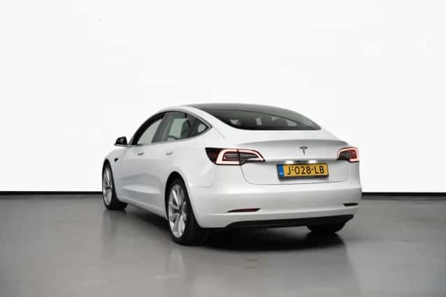 Tesla Model 3 (2020) thumbnail 6