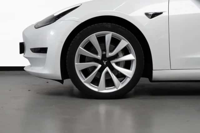 Tesla Model 3 (2020) thumbnail 8