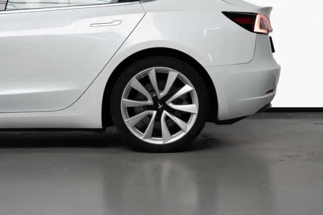 Tesla Model 3 (2020) thumbnail 9
